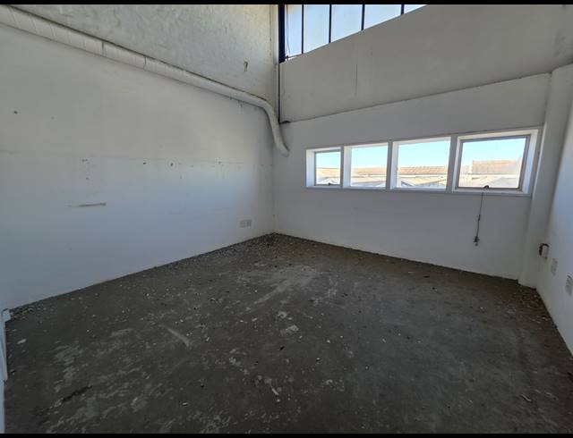 650M² WAREHOUSE TO LET IN PAARDEN EILAND